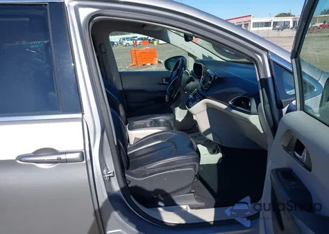 2020 Chrysler Voyager Lxi из США, поврежденный, VIN 2C4RC1DG3LR264755